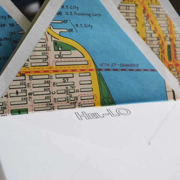 Hel-Lo Note Card Set of 8 with Antique New York City Map Lined Envelopes - Wanderlust Collection