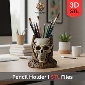 Puede incluir: Un portalápices en forma de calavera marrón y crema, lleno de lápices y pinceles. El portalápices tiene un diseño detallado con una cara de calavera y estructuras en forma de raíces. El texto "Pencil Holder | STL Files" está en la parte inferior, con "3D STL" en un cuadro rojo.