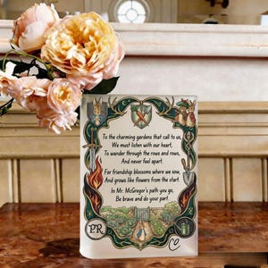 Jarrón acrílico con forma de libro de Peter Rabbit - Jarrón floral con cita de Beatrix Potter para jardín - Decoración estilo cottagecore - Regalo para amantes de los libros