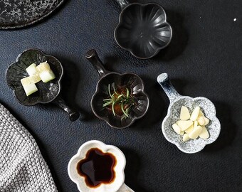 Piatto in ceramica giapponese con fiori di prugna, piatto da portata minimalista