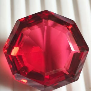 126 karaat natuurlijke Birma-robijn edelsteen, grote ronde zeshoekige snede, duif bloedrode robijn voor sieraden maken, zeldzame verzamelaarsedelsteen, cadeau voor haar
