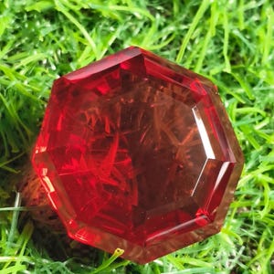 113 karat Burma Rubin, Rund Hexagonslipning, Fin Ädelsten