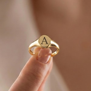 Personalisierter Anfangssiegelring, dünner zierlicher Monogrammring, alltägliches Schmuckgeschenk, 925 Sterlingsilber, 14K Gold oder Roségold plattiert
