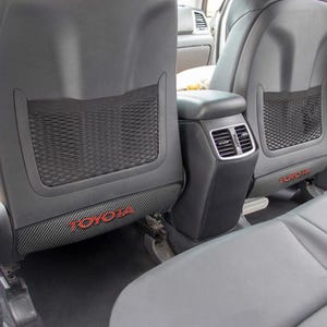 Nakładki anty-kopnięcia z włókna węglowego na tylne siedzenia w modelach Toyota Camry Corolla RAV4 Prius i Prado