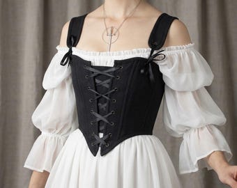 Svart överbyst korsetttopp med snörning, strukturerad benbensmidja, justerbar rem, gotisk renässansinspirerad vintagestil