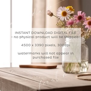 Op de afbeelding: Een glazen pot gevuld met een boeket roze en witte madeliefjes, op een houten tafel. De tekst "INSTANT DOWNLOAD DIGITAL FILE - no physical product will be shipped - 4500 x 3390 pixels, 300dpi watermarks will not appear in purchased file" is zichtbaar in de afbeelding.