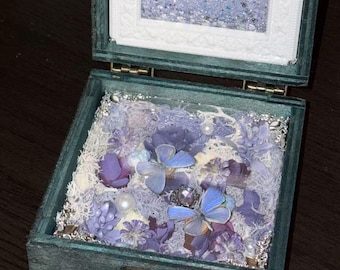 Glow-in-the-Dark Starry Quicksand Purple Butterfly Box,Handmade Vintage Purple Flower Diorama,Magical Starry Night Decor,Housewarming Gift