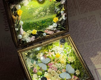 Caja de mariposas de arena movediza del Bosque Encantado que brilla en la oscuridad, diorama floral hecho a mano, decoración estilo Fairycore Cottagecore