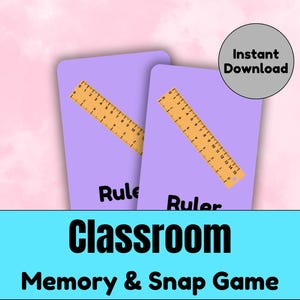 Könnte beinhalten: Zwei lila Karten mit einer Holzlineal-Grafik und dem Wort „Lineal“. Die Karten sind Teil eines „Klassenzimmer Memory & Snap Game“-Sets, das als Sofort-Download verfügbar ist. Der Hintergrund ist ein zartes Rosa.