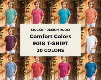 Maqueta de 30 Comfort Colors 9018 / Camiseta juvenil / Fondo de madera rústica / PNG de alta resolución