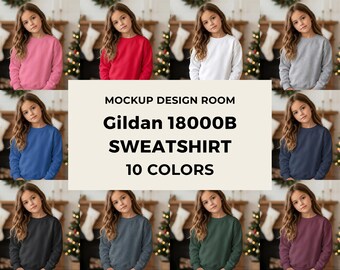Maqueta navideña / Sudadera Gildan 18000B / Árbol de Navidad y chimenea / Fondo de medias navideñas