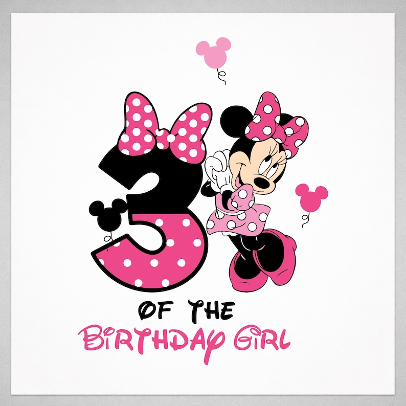 Pu&ograve; includere: Biglietto di compleanno con Minnie Mouse. Il numero 3 &egrave; nero con pois rosa e la scritta "OF THE BIRTHDAY GIRL" &egrave; rosa. Minnie Mouse indossa un vestito e un fiocco a pois rosa.