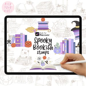 Pode incluir: Uma tela de tablet digital exibindo uma coleção de carimbos Spooky Bookish para Procreate. A tela apresenta ilustrações coloridas de livros, abóboras, uma vassoura, um caldeirão e uma caveira, junto com o texto Brush For Procreate Spooky Bookish stamps.