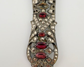 Pinza para vestido vintage Art Deco con pasta de hematita y diamantes de imitación rojos, 7,6 cm de largo.