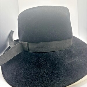 Vintage 1950s Doris Designed Black Felt Hat Netting Feathers Ribbon Gold Accents Original One Size Vintage Hats for Women for sale | eBay main image 4