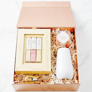 Brautjungfer schimmernde Mimosa-Geschenkbox-Cocktailset mit Teaspressa-Rührwürfeln, Champagnerflöte, Goldverschluss und Prosecco-Gummibärchen