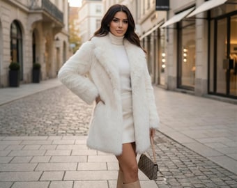 Abrigo de piel sintética color marfil para mujer: chaqueta de invierno suave y lujosa / abrigo mullido de longitud media y elegante