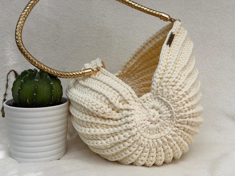 Xxl Ariel Seashell Bag image 4