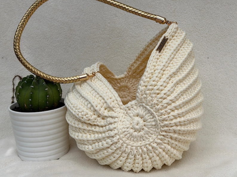 Xxl Ariel Seashell Bag image 2