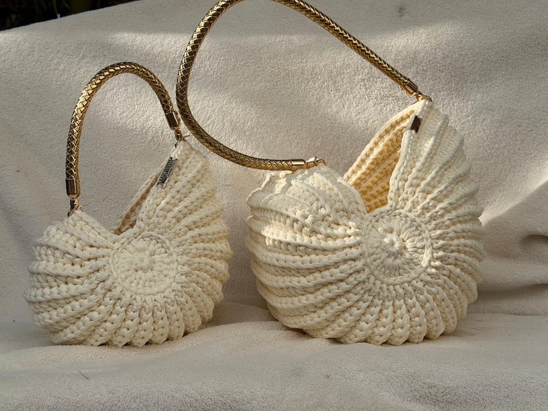 Xxl Ariel Seashell Bag image 3