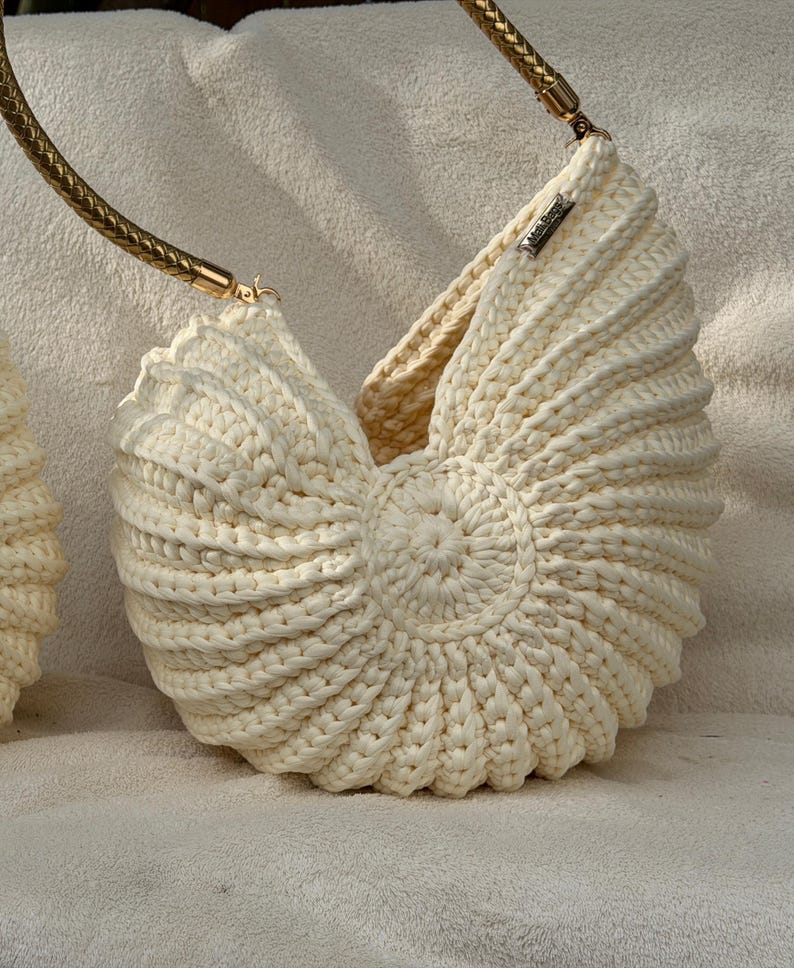 Xxl Ariel Seashell Bag image 1