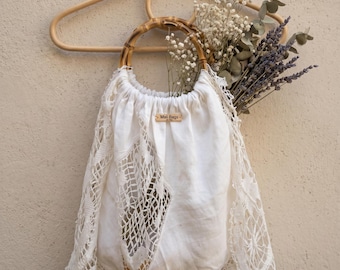Handgemachte Häkel-Deckchen-Tasche: Recycelte Vintage-Stoffe, Bambusgriffe, einzigartiges Accessoire