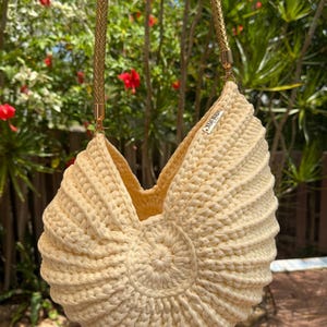 Xxl Ariel Seashell Bag image 7