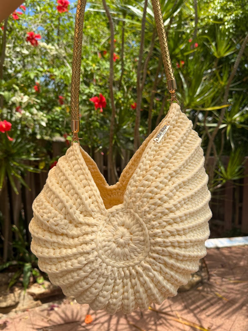 Xxl Ariel Seashell Bag image 7