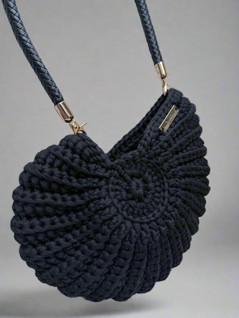 Ariel black seashell bag image 4