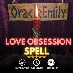 Peut inclure: Une bougie rouge allumée avec une surface texturée, sur fond violet foncé. La bougie est placée devant une enseigne en bois qui dit "Oracle Emily". Les mots "LOVE OBSESSION SPELL" sont affichés en rose, avec "SPELL" en jaune.