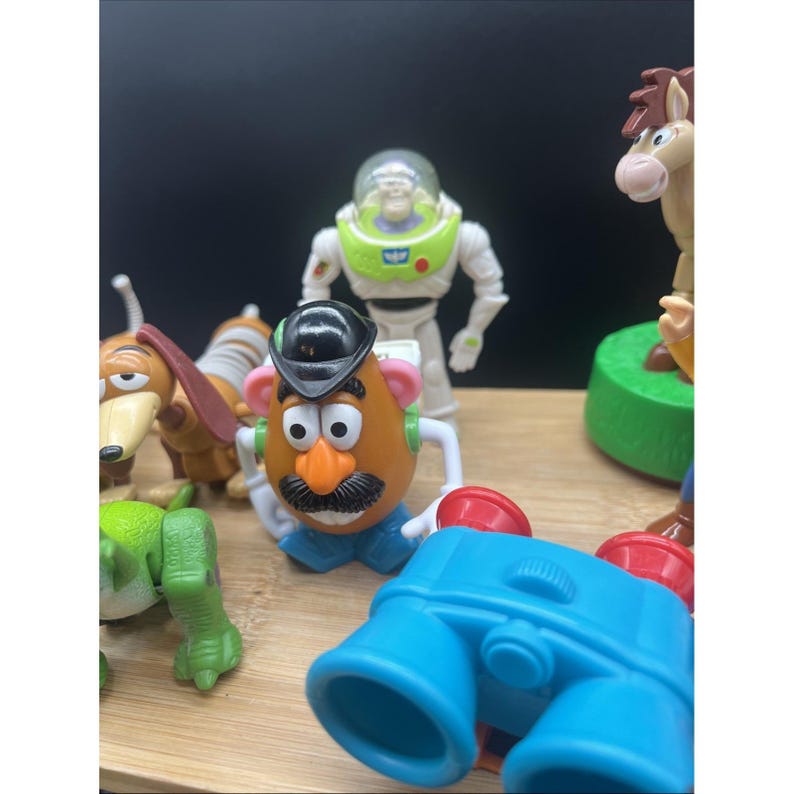 Lote vintage de 15 figuras Disney de Toy Story: Buzz, Woody, binoculares, Scud, Stinky Pete. imagen 4