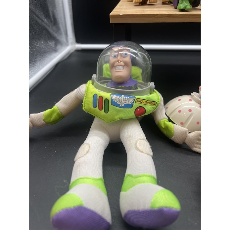 Lote vintage de 15 figuras Disney de Toy Story: Buzz, Woody, binoculares, Scud, Stinky Pete. imagen 11