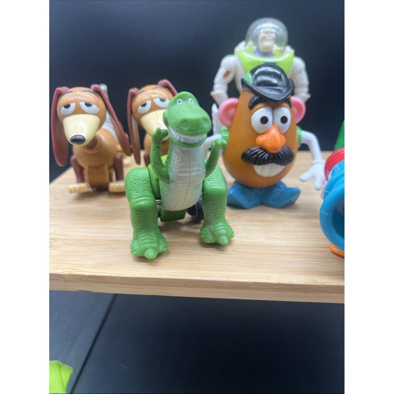 Lote vintage de 15 figuras Disney de Toy Story: Buzz, Woody, binoculares, Scud, Stinky Pete. imagen 3