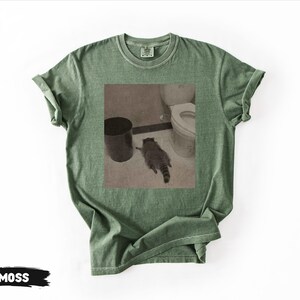Comfort Colors® Drunk Raccoon Funny | Vintage Drunk Raccoon | Raccoon gets drunk liquor store raccoon | Drunk Raccoon Passes Out in Bathroom zdjęcie 10