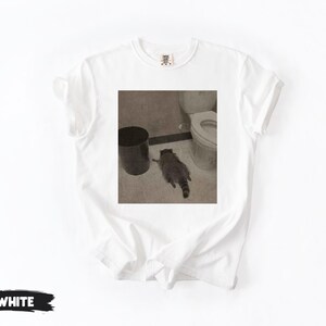 Comfort Colors® Drunk Raccoon Funny | Vintage Drunk Raccoon | Raccoon gets drunk liquor store raccoon | Drunk Raccoon Passes Out in Bathroom zdjęcie 7