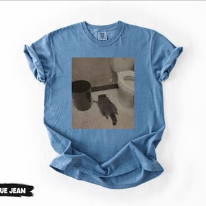 Comfort Colors® Drunk Raccoon Funny | Vintage Drunk Raccoon | Raccoon gets drunk liquor store raccoon | Drunk Raccoon Passes Out in Bathroom zdjęcie 8