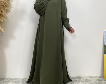 Abaya Nidha de lujo con mangas aptas para el Wudhu y cremallera para la lactancia.