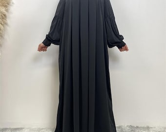 Abaya z rozkloszowanym dołem, kieszeniami i mankietami