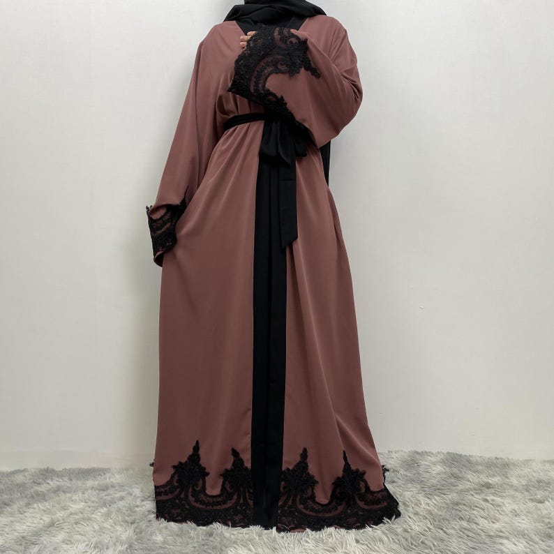 ブラックトリムとポケット付きオープンアバヤ Mauve