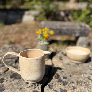 Jarra de cerámica hecha a mano - Jarra de leche artesanal - Gres beige natural - Pieza única