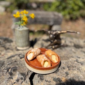 Bol de cerámica hecho a mano - Plato pequeño artesanal - Gres esmaltado marrón - Pieza única