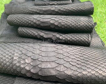Peau de cuir de python véritable | Ventre gris foncé réticulé non blanchi provenant d'une tannerie indonésienne