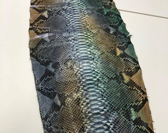 本物のパイソンレザースキン | インドネシアのなめし革工場で作られた、無漂白のスレートグレーの網目模様の腹革
