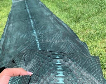 Peau de cuir de python véritable | Ventre réticulé vert émeraude profond non blanchi provenant d'une tannerie indonésienne