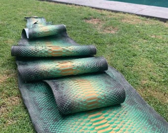 Peau de cuir de python véritable | Ventre de Bornéo vert émeraude non blanchi provenant d'une tannerie indonésienne