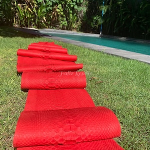 Pelle di pitone autentica / Pelle reticolata rosso ciliegia sbiancata da conceria indonesiana