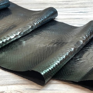Äkta pytonläder | Gunmetallgrönt nätliknande magskinn blekt från indonesiskt garveri