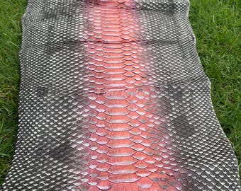 本物のパイソンレザースキン｜インドネシアのなめし革工場で作られた、未漂白のダークグレーボルネオベリースキン