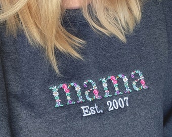 Floral Mama Embroidered Sweatshirt Personalized Mothers Day Gift for Mom Custom Mama Crewneck Cute Flower Mom Shirt