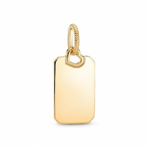 Puede incluir: Un colgante rectangular dorado con un recorte en forma de corazón y un lazo texturizado. El colgante es liso y reflectante, con un acabado pulido. La joya es probablemente un charm o una etiqueta.